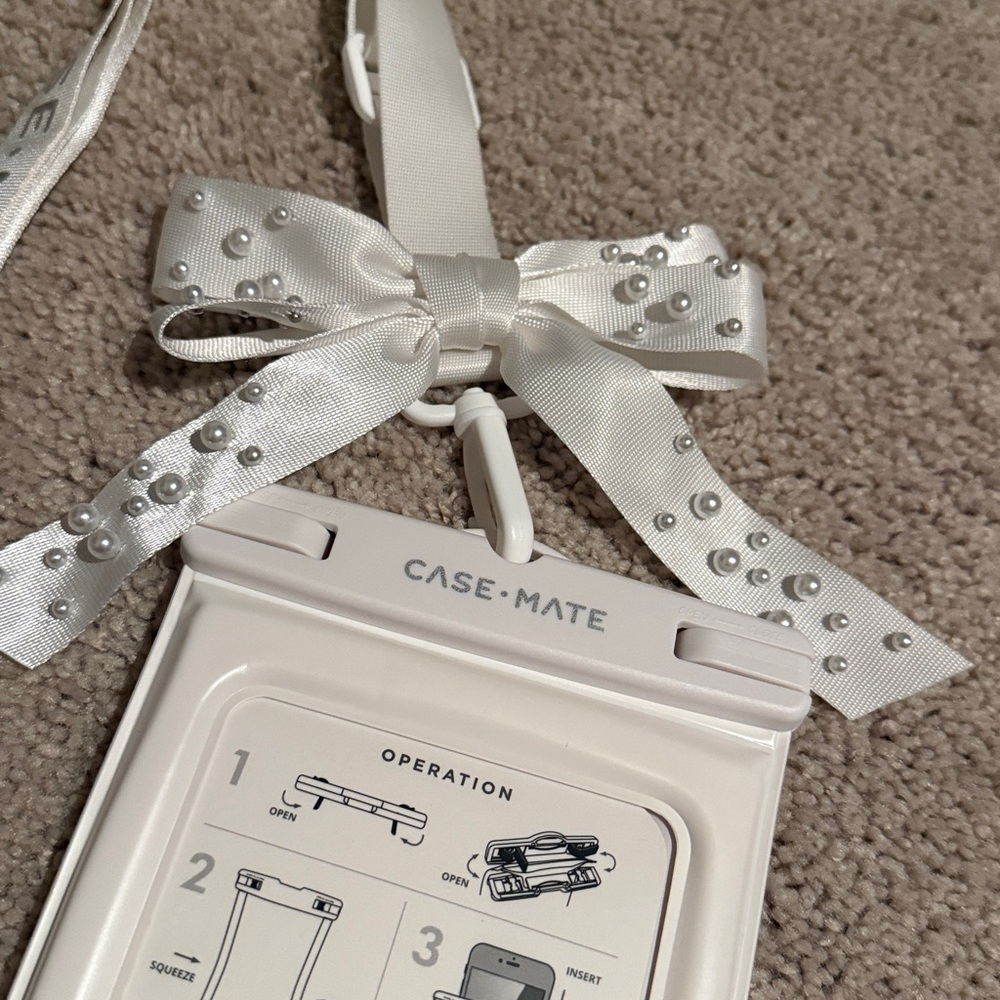 ✨ Case-Mate Floating Waterproof Phone Pouch | Ivory Pearl | NEW ✨ - Picture 2 of 3